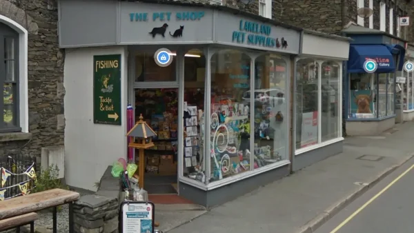 Exterior shot of the front window of 'Lakeland Pet Supplies' in Windermere